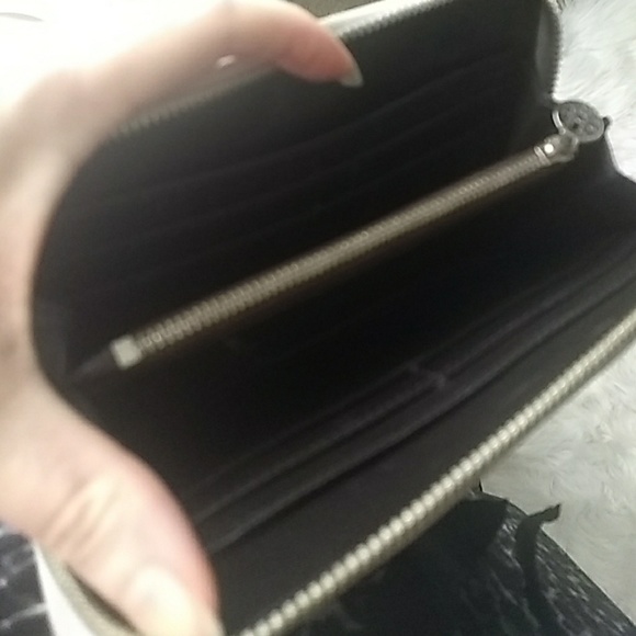 Tory Burch wallet - Picture 2 of 6